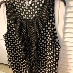 Elle M Sleeveless blouse